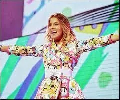 J'ai l'honneur et le privilège de vous annoncer que le nom du parfum est en français, oui ! Tini l'a nommé ainsi car il y a une page française qui la suivait depuis longtemps qui se nommait ainsi. Quel est son nom ?