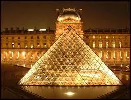 Qui a conçu la pyramide du Louvre ?