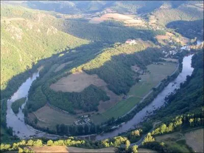 Nous terminerons cette promenade qui j'espère vous aura satisfait à Ambialet où nous admirerons un superbe méandre, dans quel département serons nous ?