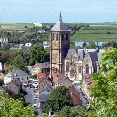 A Rethel dans les Ardennes, vous aurez envie de visiter l'admirable église Saint-Nicolas qui est en fait deux églises juxtaposées mais quel cours d'eau arrose cette ville ?