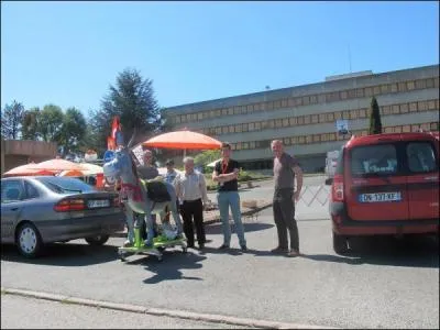 A Chasseneuil, les salariés d'Itron peuvent compter sur la solidarité des commerçants pour alimenter le piquet de grève. L'un d'eux leur a donné de quoi nourrir cent personnes pendant un jour et demi. C'est...