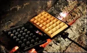 Les ----- sont des ----- sucrées dont on peut faire cuire la pâte au four, au bain-marie, et pourquoi pas au ----- !