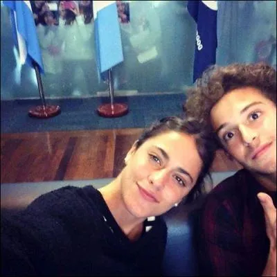 Qui est le fils de l'ami du père de Violetta ?