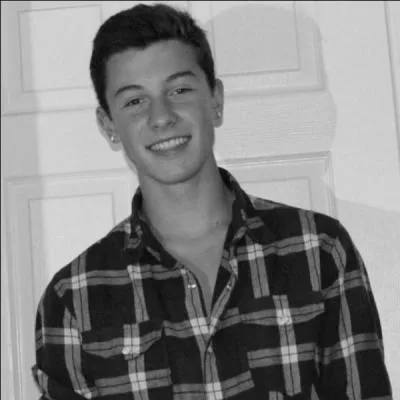 Où a-t-il son percing ?