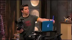 Quelle est la réplique de Freddie avant de filmer ?