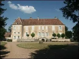 Voici le château de Villefrancon. Commune de Franche-Comté, elle se situe dans le département ...