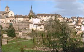Cette nouvelle promenade débute à Avallon. Ville fortifiée bourguignonne, elle se situe dans le département ...