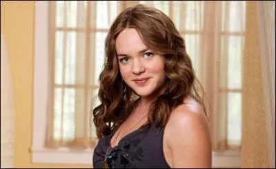 Qui joue Lori Trager ?