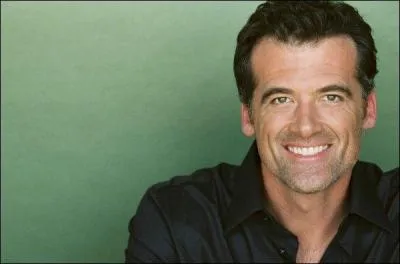 Qui joue Stephen Trager ?