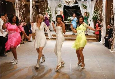 Quel est ensuite le titre chanté par les mères des mariés ainsi que les Troubletones ?