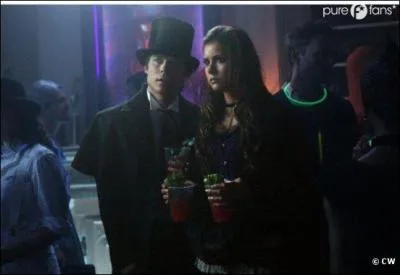 Dans quel épisode Damon, Bonnie et Elena se rendent-ils à la soirée d'Halloween organisée par l'université Whitmore ?