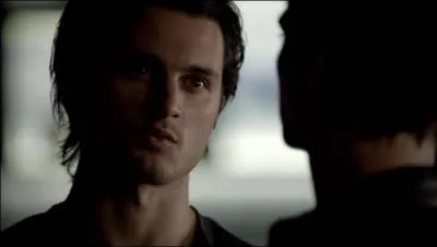 Dans quel épisode Enzo fait-il sa première apparition ?