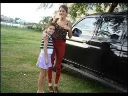 Qu'a-t-elle fait pour une fille appelée Leila ? (plusieurs réponses possibles)