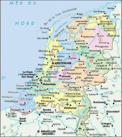 Les Pays-Bas sont formés de ... pays constitutifs.