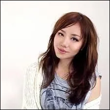 Qui est cette YouTubeuse ?