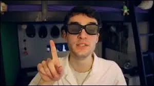 Qui est ce YouTubeur ?