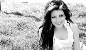 Qui est cette YouTubeuse ?