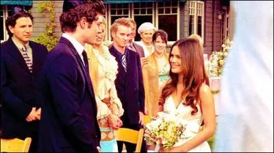 Qui se marie à la fin de la saison 4 ?