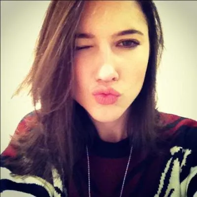 Le nom de sa mère est :