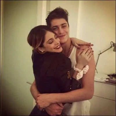 Combien d'années d'écart ont Francisco et Martina Stoessel ?