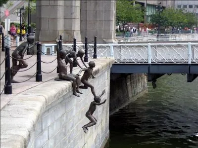 Où se trouve cette statue : "People Of The River By Chong Fah Cheong" ?