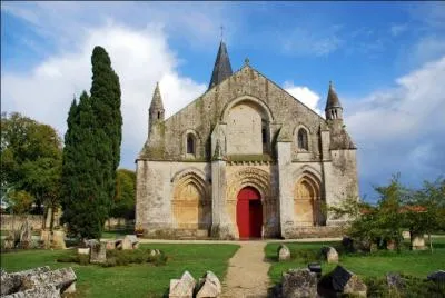 Votre oncle vous a envoyé une belle carte postale d'Aulnay où il est actuellement en vacances, dans quel département est-il ?