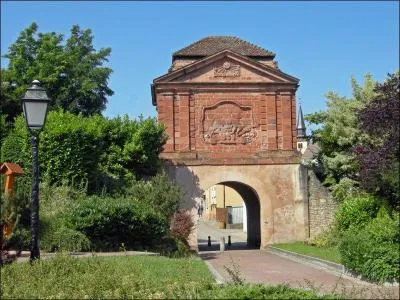 Votre frère Norbert vous a invité à passer le week-end prochain dans sa maison de Lauterbourg, dans quel département irez-vous ?