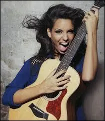 Comment a-t-elle appris à jouer du piano et de la guitare ?