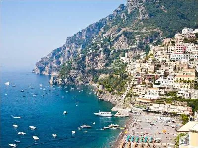 Dans quel pays se trouve la côte amalfitaine ?