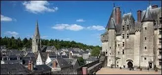 Je vous emm&egrave;ne &agrave; la d&eacute;couverte de Langeais. Ville du Centre-Val-de-Loire, elle se trouve dans le d&eacute;partement ...