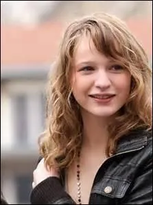 Qui joue le personnage de Lola ?