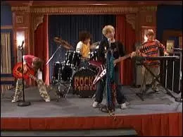 De qui Max est-elle amoureuse ?