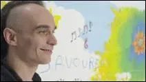 Dans le clip "La journée sera belle", avec qui joue Riké ?
