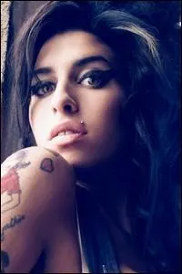 À quel âge Amy Winehouse est-elle morte  ?