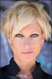 Quel rôle Rebecca Hampton tient-elle dans la série « Plus belle la vie »  ?