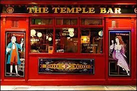 Dans quel quartier de Dublin se trouve l'école de comédie où il a été formé ?