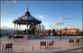 Où se situe Valence ?