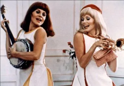 Comment s'appellent les soeurs jumelles 'des Demoiselles de Rochefort" ?