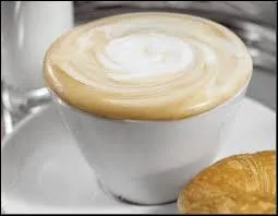 D'après une expression, on dit qu'on prend un café avec...