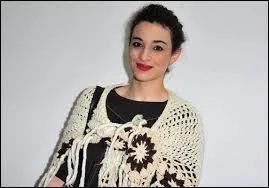 Dans sa chanson "Non, non, non", que refuse de quitter Camélia Jordana ?