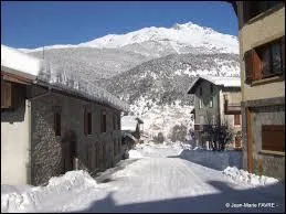 Voici la commune rh&ocirc;nalpine de Bramans sous la neige. Elle se trouve dans le d&eacute;partement ...