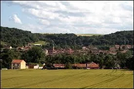 Travers&eacute; par la Chiers, Charency-Vezin, village lorrain de l'arrondissement de Briey, se situe dans le d&eacute;partement ...