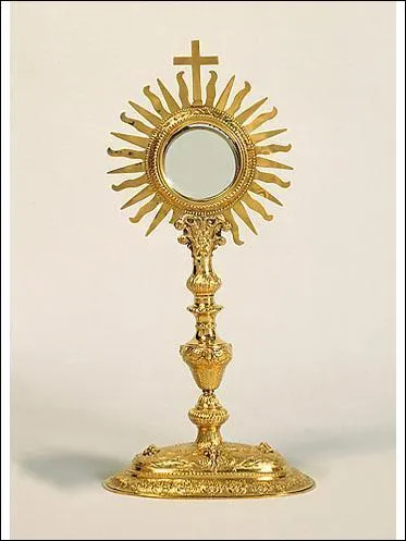 Comment s'appelle la boîte où l'on conserve l'Eucharistie ?