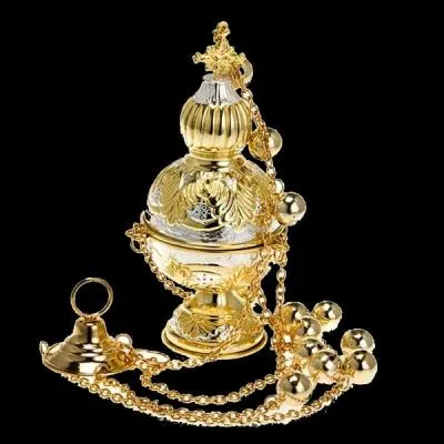 Dans la liturgie chrétienne, comment s'appelle le vase brûle-parfum ?