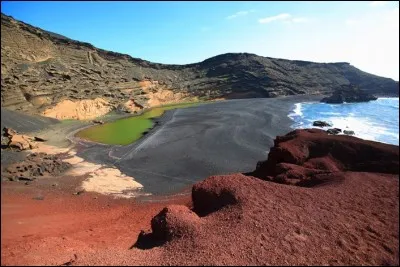 Sur quelle île espagnole vous trouvez-vous si vous passez vos vacances dans la station balnéaire de Puerto del Carmen ?