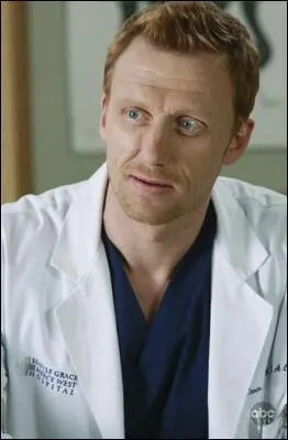 Avec qui cet homme, Owen Hunt, est-il en couple ?