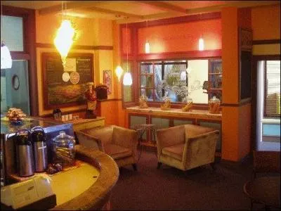 Qu'ouvre Nancy comme commerce pour justifier ses rentrées d'argent ?