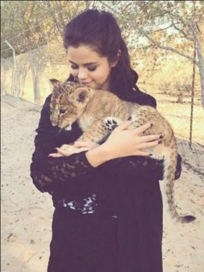 Selena a rencontré JB grâce :