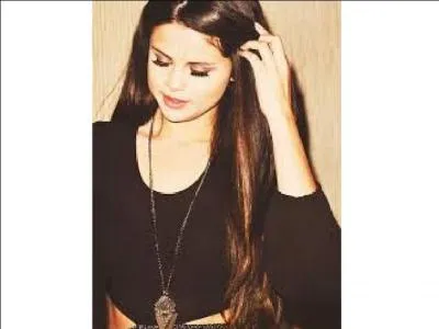 Qu'a répondu Selena aux gens qui disent que c'est pour booster sa carrière ?