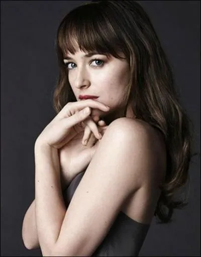 Quel cadeau Monsieur Grey offre-t-il à Mademoiselle Steele ?